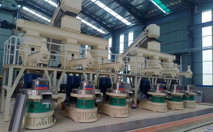 湖北木屑顆粒機(jī)生產(chǎn)線現(xiàn)場(chǎng).jpg 湖北木屑顆粒機(jī)生產(chǎn)線現(xiàn)場(chǎng).jpg